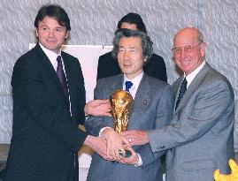 Troussier vows victory in World Cup to Koizumi